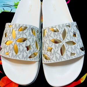 *BRAND NEW!* MICHAEL KORS SLIDES!
